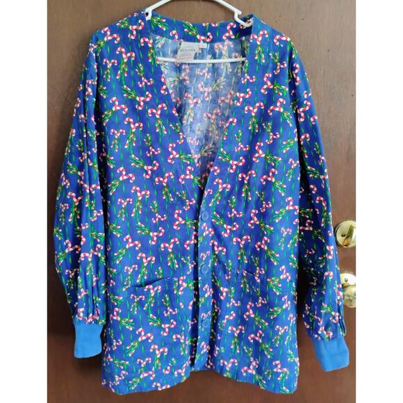 LG Women's Candy Cane Scrubs Coat. Buttoned Up With Pockets. Christmas. Holiday. - Picture 9 of 12